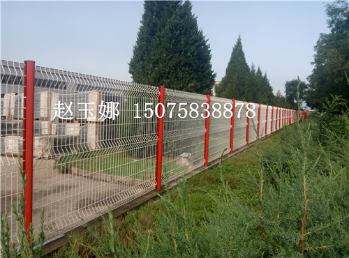 桃型柱護(hù)欄網(wǎng)，熔堅固美觀于一身的護(hù)欄網(wǎng)產(chǎn)品