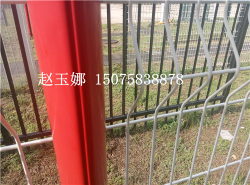 桃型柱護(hù)欄網(wǎng)，熔堅固美觀于一身的護(hù)欄網(wǎng)產(chǎn)品