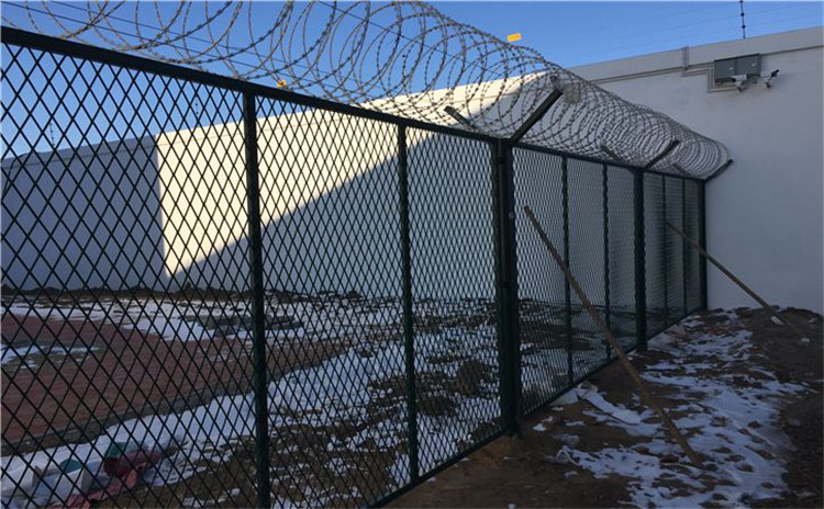 看守所、拘留所安裝防攀爬金屬隔離網(wǎng)時的注意事項