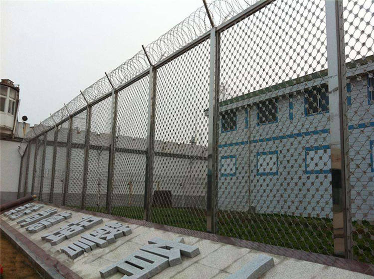 看守所、拘留所安裝防攀爬金屬隔離網(wǎng)時的注意事項